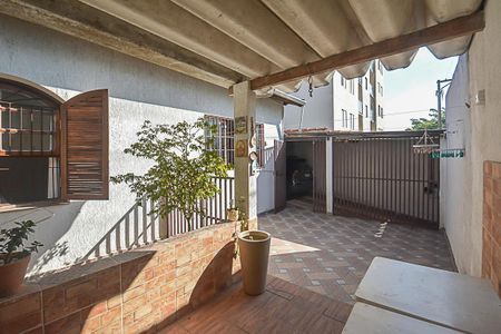 Casa à venda com 224m², 2 quartos e 3 vagas Casa à venda com 224m², 2 quartos e 3 vagasChurrasqueira