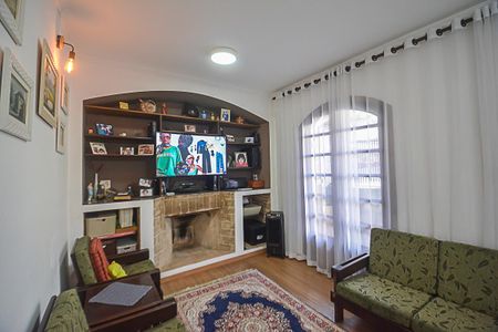 Casa à venda com 224m², 2 quartos e 3 vagas Casa à venda com 224m², 2 quartos e 3 vagasSala