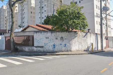 Casa à venda com 224m², 2 quartos e 3 vagas Casa à venda com 224m², 2 quartos e 3 vagasFachada