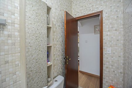 Casa à venda com 224m², 2 quartos e 3 vagas Casa à venda com 224m², 2 quartos e 3 vagasBanheiro