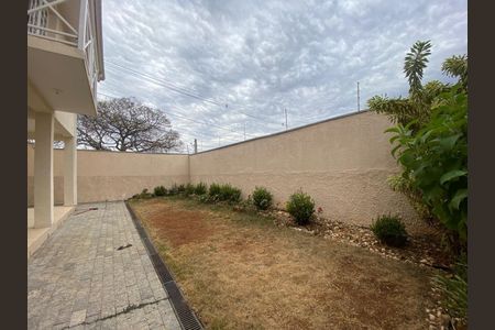 Casa à venda com 217m², 4 quartos e 2 vagas Casa à venda com 217m², 4 quartos e 2 vagasFoto 07