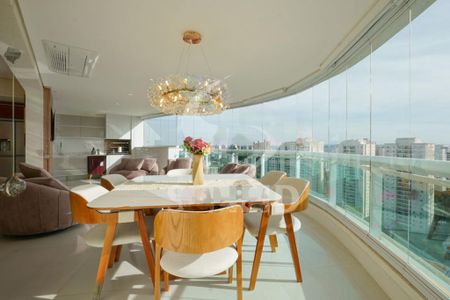 Apartamento à venda com 246m², 4 quartos e 4 vagas