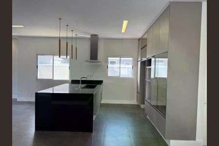 Casa à venda com 325m², 3 quartos e 4 vagas