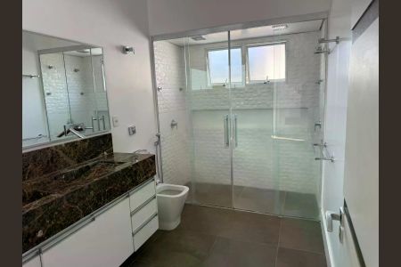 Casa à venda com 325m², 3 quartos e 4 vagas