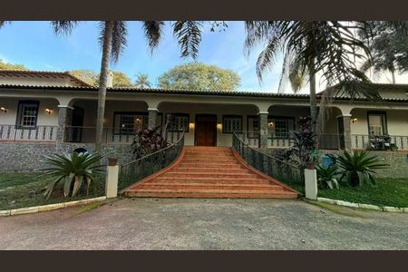 Casa à venda com 325m², 3 quartos e 4 vagas