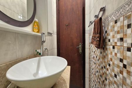 Casa à venda com 140m², 4 quartos e 1 vaga Casa à venda com 140m², 4 quartos e 1 vagaBanheiro
