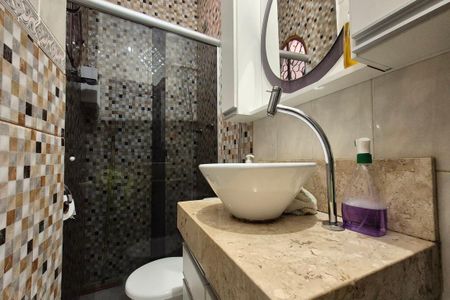 Casa à venda com 140m², 4 quartos e 1 vaga Casa à venda com 140m², 4 quartos e 1 vagaBanheiro