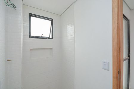 Banheiro de apartamento à venda com 1 quarto, 24m² em Vila Gea, São Paulo