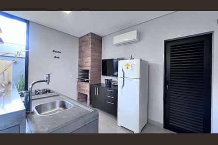 Casa de condomínio para alugar com 270m², 4 quartos e 4 vagas Casa de condomínio para alugar com 270m², 4 quartos e 4 vagasFoto 01