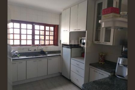 Casa à venda com 180m², 3 quartos e 4 vagas