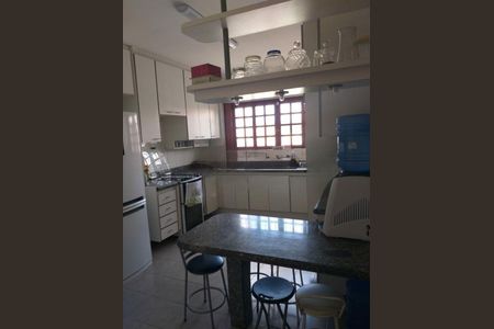 Casa à venda com 180m², 3 quartos e 4 vagas