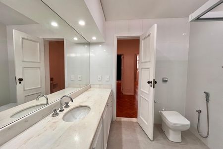 Apartamento para alugar com 316m², 4 quartos e 1 vaga Apartamento para alugar com 316m², 4 quartos e 1 vagaBanheiro 1