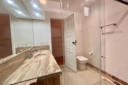 Apartamento para alugar com 316m², 4 quartos e 1 vaga Apartamento para alugar com 316m², 4 quartos e 1 vagaBanheiro 2