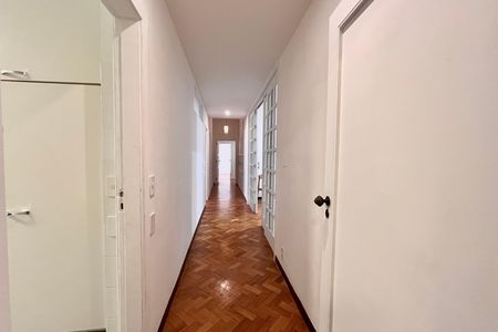 Apartamento para alugar com 316m², 4 quartos e 1 vaga Apartamento para alugar com 316m², 4 quartos e 1 vagaCorredor