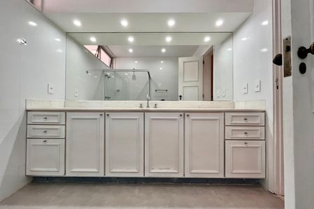Apartamento para alugar com 316m², 4 quartos e 1 vaga Apartamento para alugar com 316m², 4 quartos e 1 vagaBanheiro 1