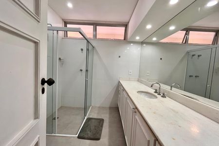 Apartamento para alugar com 316m², 4 quartos e 1 vaga Apartamento para alugar com 316m², 4 quartos e 1 vagaBanheiro 1