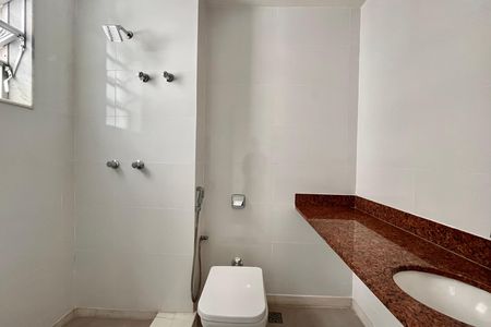Apartamento para alugar com 316m², 4 quartos e 1 vaga Apartamento para alugar com 316m², 4 quartos e 1 vagaBanheiro de serviço
