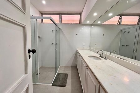 Apartamento para alugar com 316m², 4 quartos e 1 vaga Apartamento para alugar com 316m², 4 quartos e 1 vagaBanheiro 1