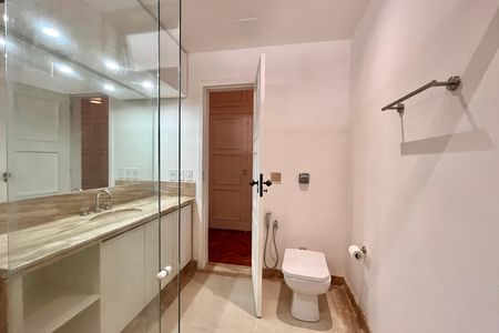 Apartamento para alugar com 316m², 4 quartos e 1 vaga Apartamento para alugar com 316m², 4 quartos e 1 vagaBanheiro 2
