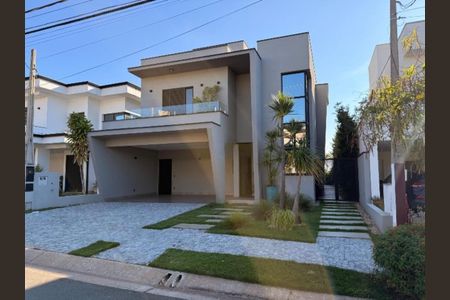 Casa de condomínio à venda com 260m², 3 quartos e 4 vagasFoto 01