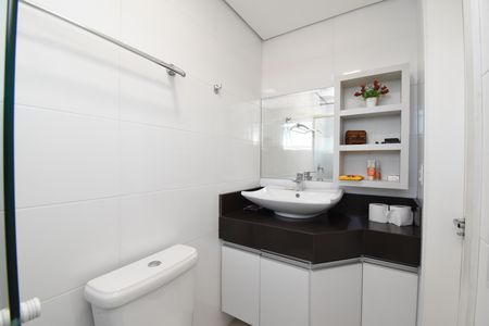 Casa para alugar com 370m², 3 quartos e 4 vagasBanheiro da Suíte 1