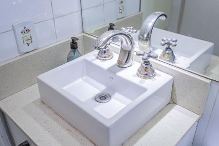 Apartamento à venda com 48m², 2 quartos e 1 vaga Apartamento à venda com 48m², 2 quartos e 1 vagaBanheiro