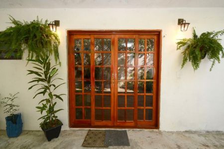 Casa à venda com 90m², 3 quartos e 4 vagas