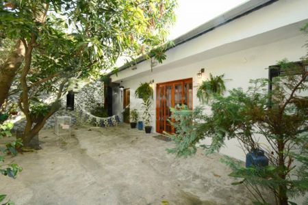 Casa à venda com 90m², 3 quartos e 4 vagas