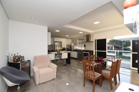 Sala/Cozinha de casa para alugar com 7 quartos, 370m² em Xaxim, Curitiba