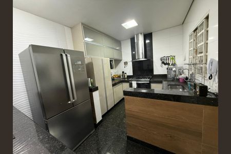 Casa à venda com 3 quartos, 85m² em Estrela Dalva, Contagem
