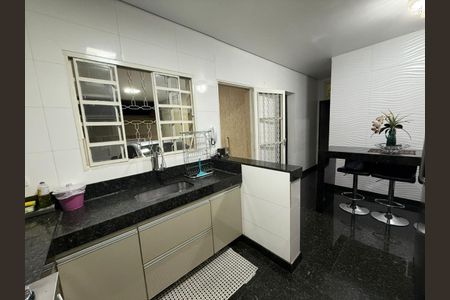 Casa à venda com 3 quartos, 85m² em Estrela Dalva, Contagem