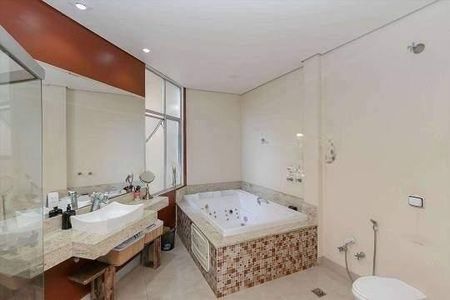 Casa à venda com 293m², 3 quartos e 4 vagas