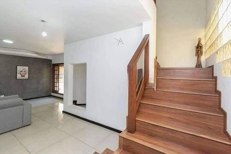 Casa à venda com 293m², 3 quartos e 4 vagas