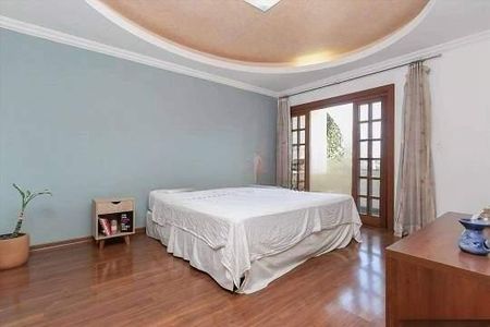 Casa à venda com 293m², 3 quartos e 4 vagas