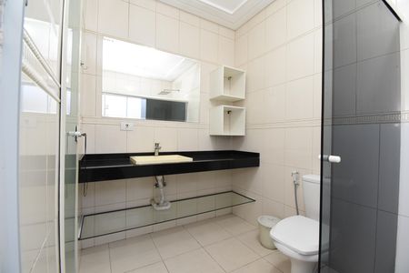 Casa para alugar com 370m², 3 quartos e 4 vagasBanheiro da Suíte 1