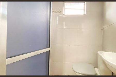 Banheiro  de casa para alugar com 2 quartos, 69m² em Vila Paranagua, São Paulo