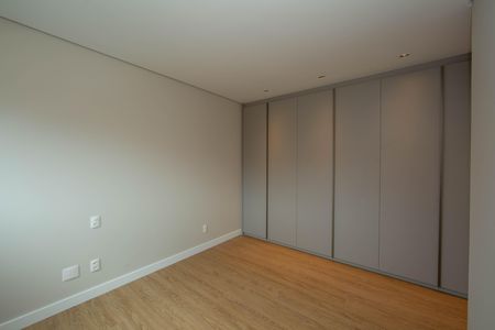 Apartamento para alugar com 242m², 4 quartos e 5 vagas Apartamento para alugar com 242m², 4 quartos e 5 vagasQUARTO1