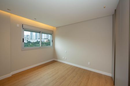 Apartamento para alugar com 242m², 4 quartos e 5 vagas Apartamento para alugar com 242m², 4 quartos e 5 vagasQUARTO1