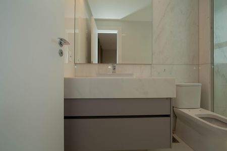 Apartamento para alugar com 242m², 4 quartos e 5 vagas Apartamento para alugar com 242m², 4 quartos e 5 vagasBANHEIRO3