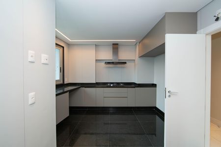 Apartamento para alugar com 242m², 4 quartos e 5 vagas Apartamento para alugar com 242m², 4 quartos e 5 vagasCOZINHA