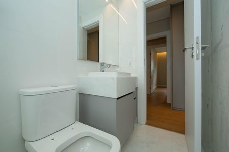 Apartamento para alugar com 242m², 4 quartos e 5 vagas Apartamento para alugar com 242m², 4 quartos e 5 vagasBANHEIRO4
