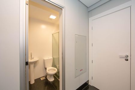 Apartamento para alugar com 242m², 4 quartos e 5 vagas Apartamento para alugar com 242m², 4 quartos e 5 vagasQUARTO E BANHO DE EMPREGADA