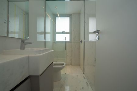 Apartamento para alugar com 242m², 4 quartos e 5 vagas Apartamento para alugar com 242m², 4 quartos e 5 vagasBANHEIRO2