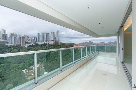 Apartamento para alugar com 242m², 4 quartos e 5 vagas Apartamento para alugar com 242m², 4 quartos e 5 vagasVARANDA