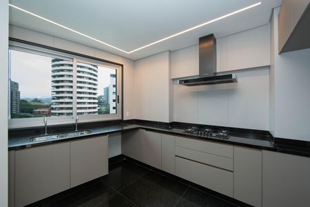 Apartamento para alugar com 242m², 4 quartos e 5 vagas Apartamento para alugar com 242m², 4 quartos e 5 vagasCOZINHA