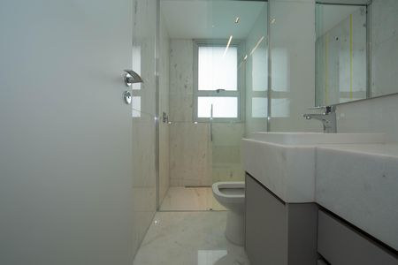 Apartamento para alugar com 242m², 4 quartos e 5 vagas Apartamento para alugar com 242m², 4 quartos e 5 vagasBANHEIRO4