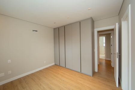 Apartamento para alugar com 242m², 4 quartos e 5 vagas Apartamento para alugar com 242m², 4 quartos e 5 vagasQUARTO2