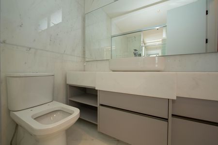 Apartamento para alugar com 242m², 4 quartos e 5 vagas