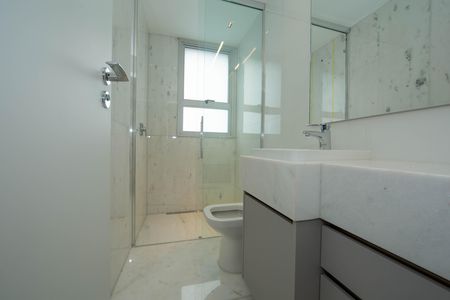 Apartamento para alugar com 242m², 4 quartos e 5 vagas Apartamento para alugar com 242m², 4 quartos e 5 vagasBANHEIRO4