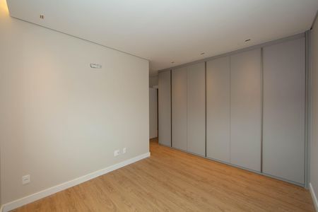Apartamento para alugar com 242m², 4 quartos e 5 vagas Apartamento para alugar com 242m², 4 quartos e 5 vagasQUARTO3